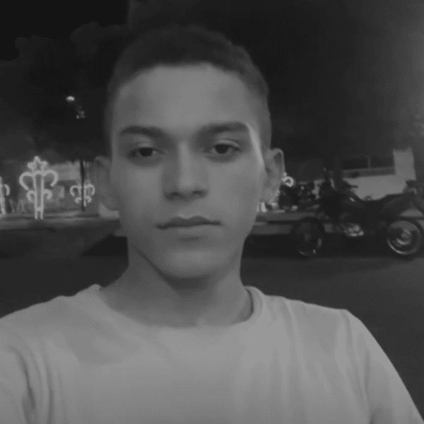Foto em preto e branco de Allysson