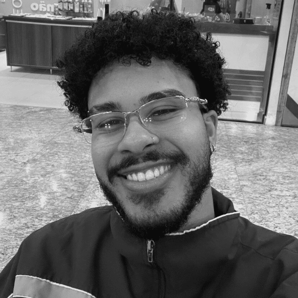 Foto em preto e branco de Matheus