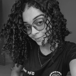 Foto em preto e branco de Karina