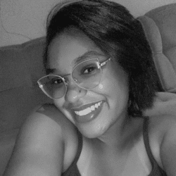 Foto em preto e branco de Luiza